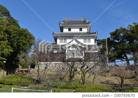 平戶城修復後的干井矢倉 100793670