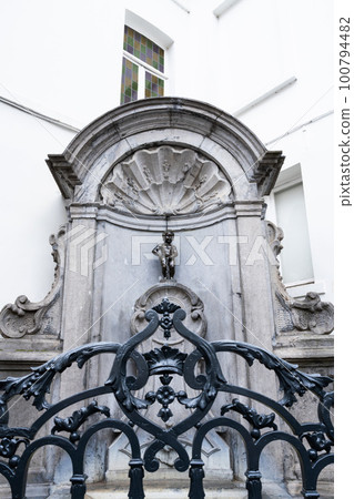 The Manneken Pis in Brussels 100794482