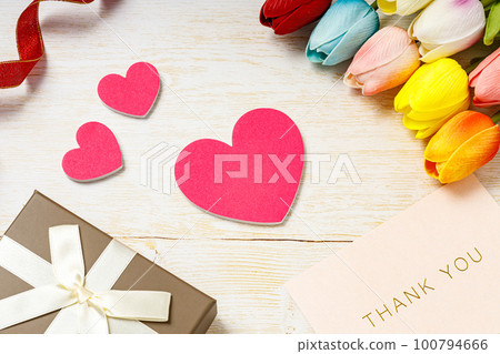 感恩｜愛心、鬱金香和禮物 100794666