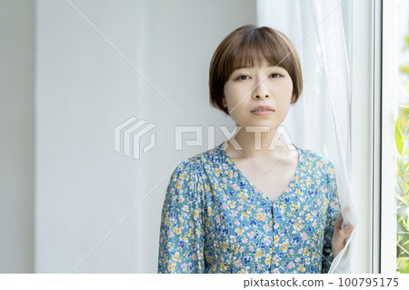 Young woman portrait looking at camera 100795175
