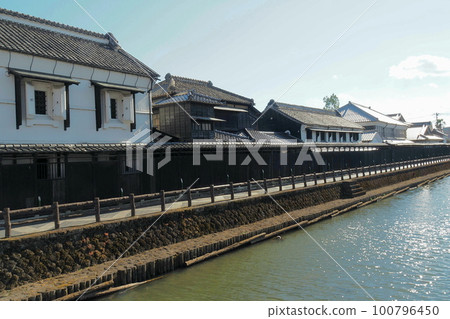 Tochigi Kura Town / Kurazukuri Buildings Along the Uzuma River [Tochigi City, Tochigi Prefecture] 100796450