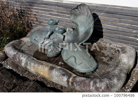 栃木縣栃木縣栃木市倉倉市宇妻羽的鯰魚像 栃木縣栃木縣栃木市倉倉市宇妻羽的鯰魚像 100796486