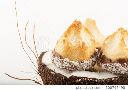 Coconut Macaroons Coconut Macaroons 100796490
