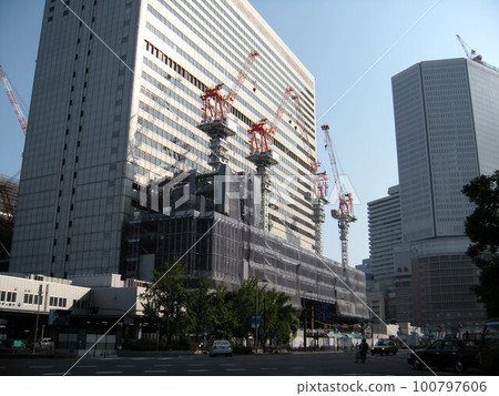 建設中的大阪站前 100797606
