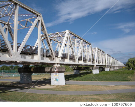 有木製人行道時的赤川鐵橋 100797609
