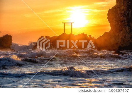 Morning on Benten Island on Hatachi Beach, Iwaki City, Fukushima Prefecture Morning on Benten Island on Hatachi Beach, Iwaki City, Fukushima Prefecture 100807407