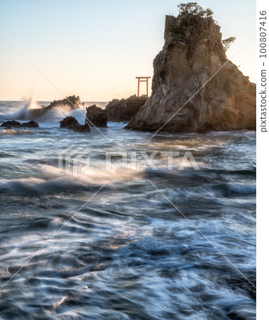 Morning on Benten Island on Hatachi Beach, Iwaki City, Fukushima Prefecture 100807416