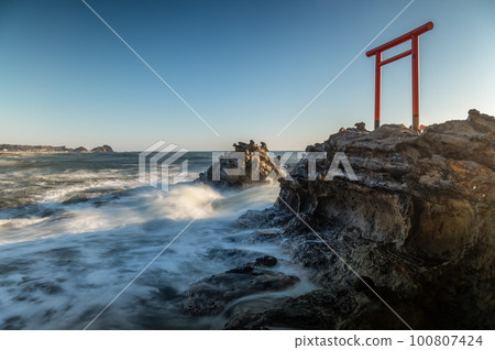 Morning on Benten Island on Hatachi Beach, Iwaki City, Fukushima Prefecture 100807424