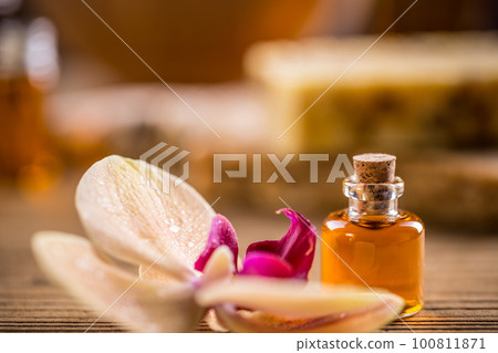 Spa treatment Spa treatment 100811871