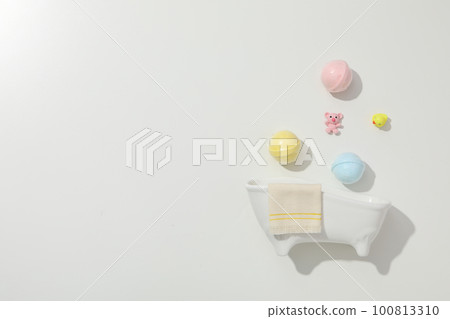 Concept of child bodycare, child cosmetics and bathroom accessories 100813310