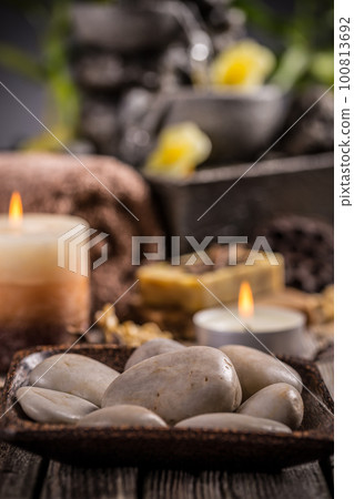 Stones and aromatic candles Stones and aromatic candles 100813692