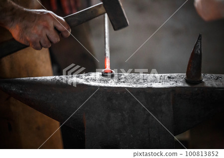 Smithy on the anvil 100813852