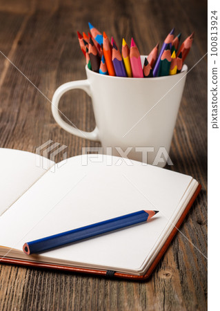 Color pencils Color pencils 100813924