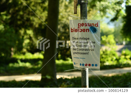 Stay healthy Sign with Covied-19 with hints and rules in a park in Duesseldorf, Germany Stay healthy Sign with Covied-19 with hints and rules in a park in Duesseldorf, Germany 100814129
