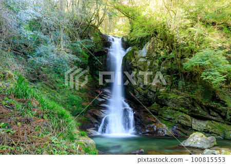 Winter Hanran Falls (Fukuoka City, Fukuoka Prefecture) Winter Hanran Falls (Fukuoka City, Fukuoka Prefecture) 100815553