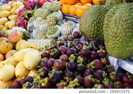 亞洲和歐洲的當地市場 100815572