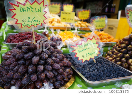 亞洲和歐洲的當地市場 100815575