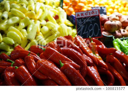 亞洲和歐洲的當地市場 100815577