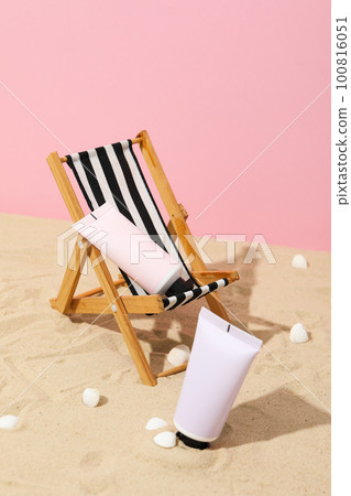 Concept of summer vacation skin care accessories 100816051