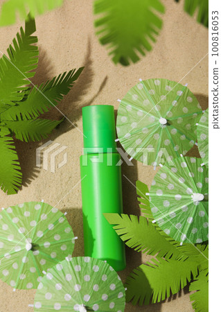 Concept of summer skin care accessories, top view 100816053