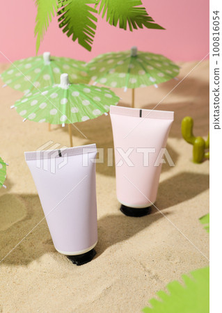 Concept of summer vacation skin care accessories Concept of summer vacation skin care accessories 100816054