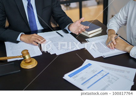 Lawyer Legal counsel presents to the client a signed contract with gavel and legal law. justice and lawyer Business partnership meeting concept. 100817764