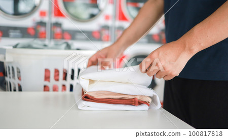 laundry, machine, man 100817818