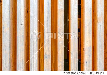 Wooden fence Yokohama 100819451