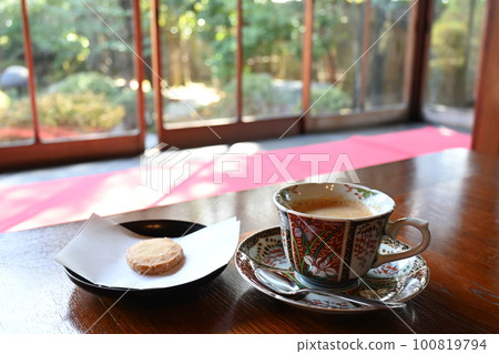Break at the cafe Break at the cafe 100819794