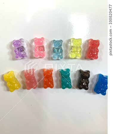 Colorful bear made of resin Colorful bear made of resin 100820477