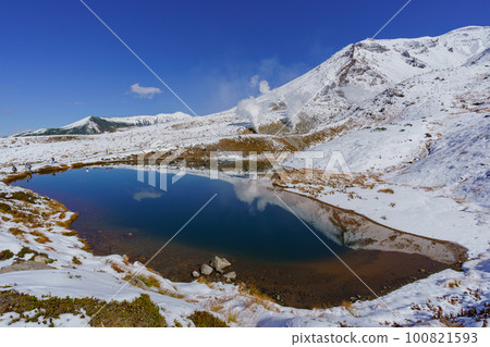 Asahidake in the first snow and Sugatami Pond Hokkaido sightseeing in October Asahidake in the first snow and Sugatami Pond Hokkaido sightseeing in October 100821593