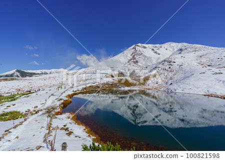Asahidake in the first snow and Sugatami Pond Hokkaido sightseeing in October Asahidake in the first snow and Sugatami Pond Hokkaido sightseeing in October 100821598