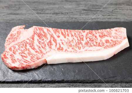 Delicious domestic sirloin raw meat 100821703