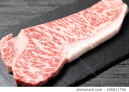 Delicious domestic sirloin raw meat Delicious domestic sirloin raw meat 100821706