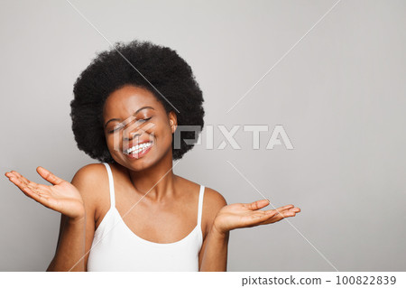 Beauty fashion brunette woman showing empty copy space on the open hand palm on white background. Happy lady presenting and proposing product. Advertisement gesture 100822839