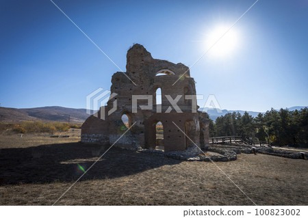 The Red church 100823002