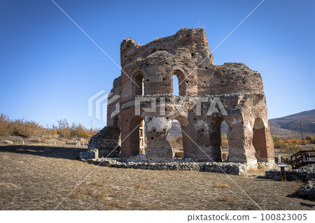 The Red church 100823005