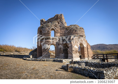 The Red church 100823007