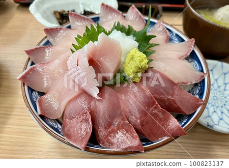 冰見鰤魚碗 冰見鰤魚碗 100823137