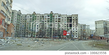Street with destroyed high-rise buildings in Ukraine during the war 100823556