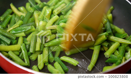 Preparation of frozen green beans. Cooking concept, cookbook, recipes Preparation of frozen green beans. Cooking concept, cookbook, recipes 100823808