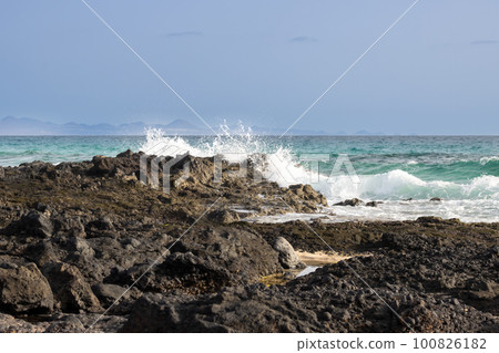Coastline of Atlantic ocean, east of Fuerteventura 100826182