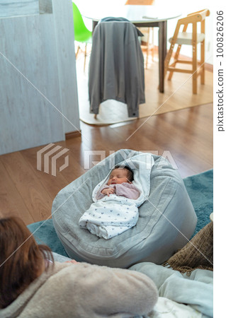 Newborn baby 0 months old baby 100826206