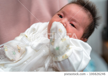Newborn baby 0 months old baby 100826246