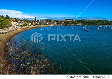 Picturesque Breton Village Saint Suliac At The Atlantic Coast In Department Ille et Vilaine In Brittany, France 100826824