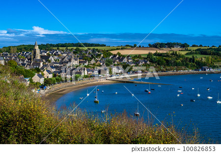 Picturesque Breton Village Saint Suliac At The Atlantic Coast In Department Ille et Vilaine In Brittany, France Picturesque Breton Village Saint Suliac At The Atlantic Coast In Department Ille et Vilaine In Brittany, France 100826853