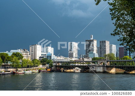 River Seine In Paris, France With Promenade, Anchored Houseboats And Modern Office Buildings 100826880