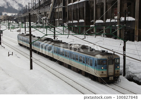 Joetsu Line 115 series (New Shinshu color: Minakami ⇔ Nagaoka) 100827848