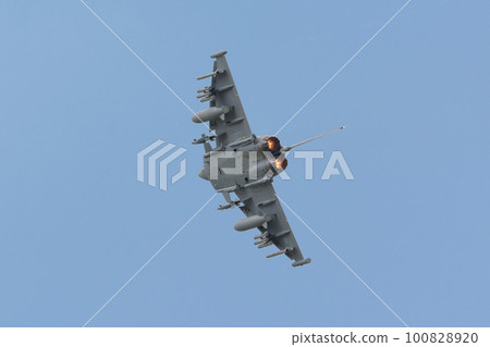 Royal Air Force Typhoon FGR4 turning 100828920