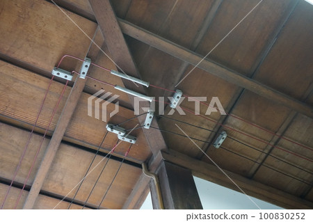 Wooden house retro ceiling wiring 100830252